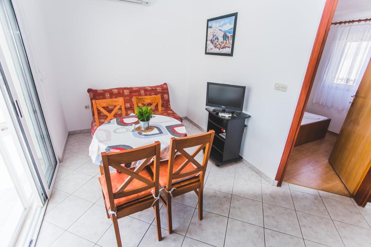 Apartamento Males Rogoznica (Sibenik-Knin)